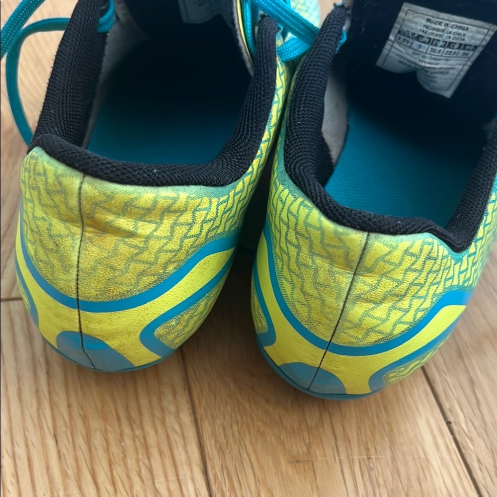 Under Armour Yellow and Blue Soccer Cleats Sz 3.5 used -Make An Offer- - Picture 11 of 13